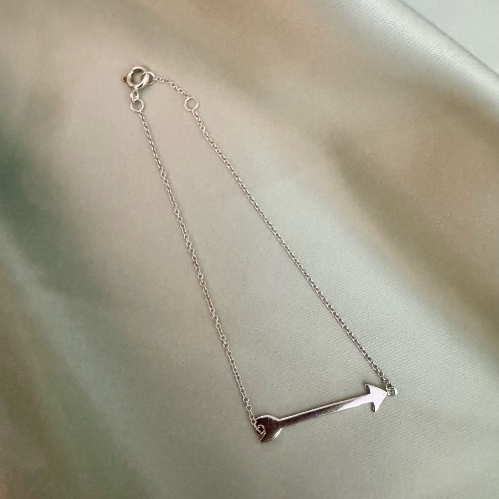 .925 Sterling Silver Arrow Pendant Bracelet -
